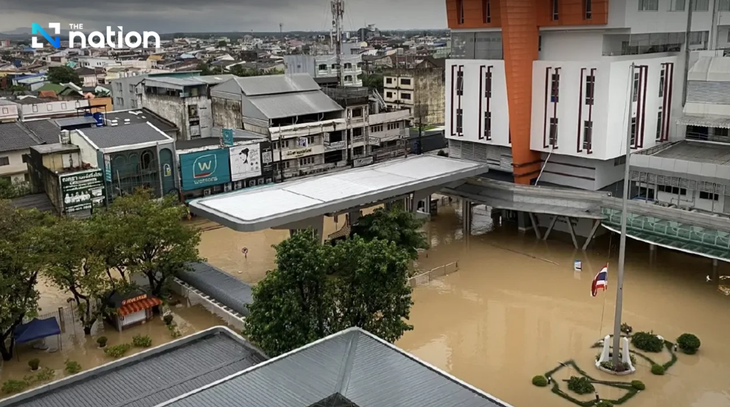 Lũ lịch sử ở Thái Lan: Thủ tướng ban bố tình trạng khẩn cấp, bệnh viện kêu cứu - Ảnh 2.