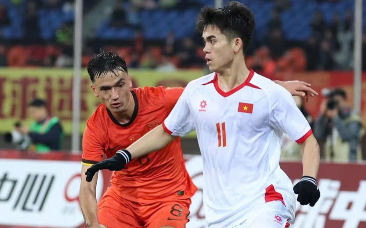 Songkhla ngập nặng, U22 Việt Nam lợi và bất lợi thế nào nếu chuyển về đá ở Bangkok? - Ảnh 4.