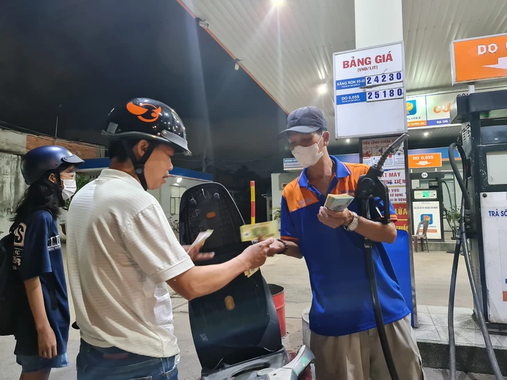 Xăng sinh học E10 vẫn ở thế yếu, dần bị loại khi thị trường vẫn còn bán xăng khoáng - Ảnh 1.