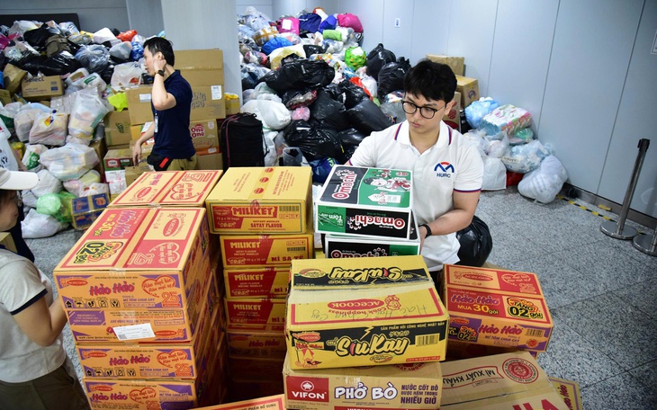 Anh Trốn tìm đến rốn lũ, giúp bà con sửa tủ lạnh, máy giặt miễn phí - Ảnh 12.