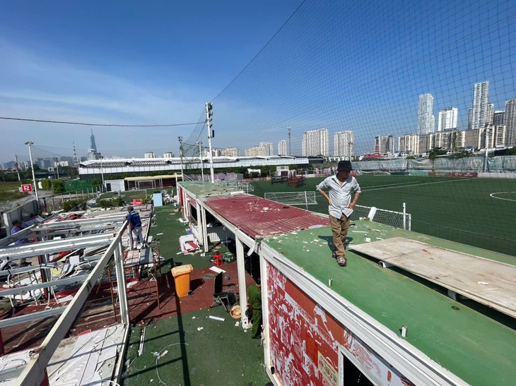 Phường Bình Trưng tháo dỡ hơn 16.500m² sân pickleball, sân thể thao xây dựng không phép - Ảnh 4.