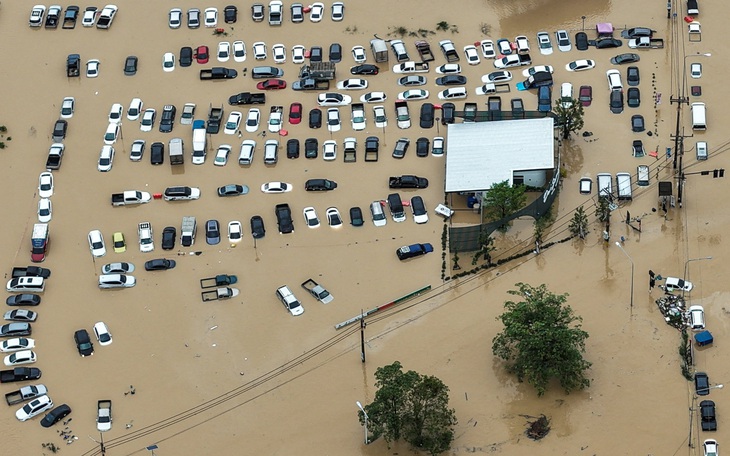 Lũ lụt ở Thái Lan: Hơn 100 thi thể, nhà xác quá tải - Ảnh 3.