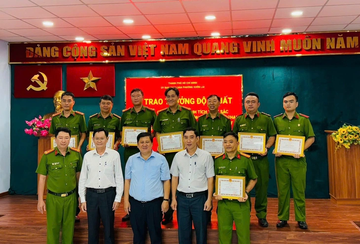 Bắt 2 nghi phạm cướp ở Family Mart, ngăn chặn thêm vụ cướp ở GS25 ở TP.HCM- Ảnh 2.