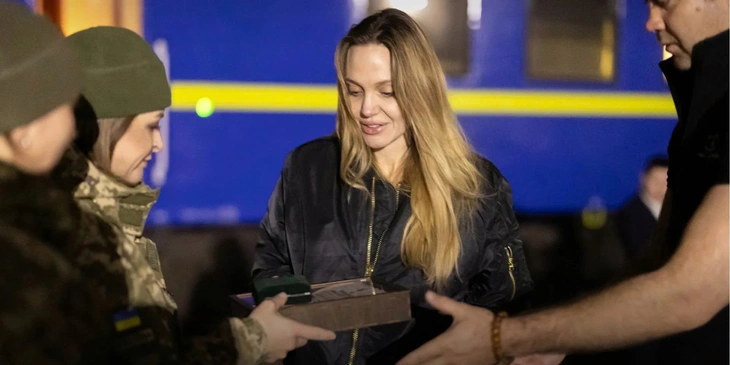 Angelina Jolie - Ảnh 2.