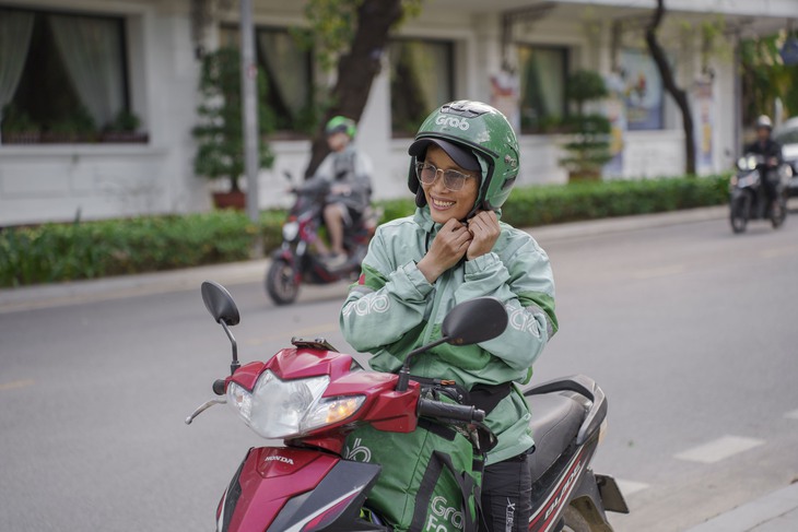 Chuyện nữ tài xế thích 'giúp mình, giúp các chị em' - Ảnh 1.