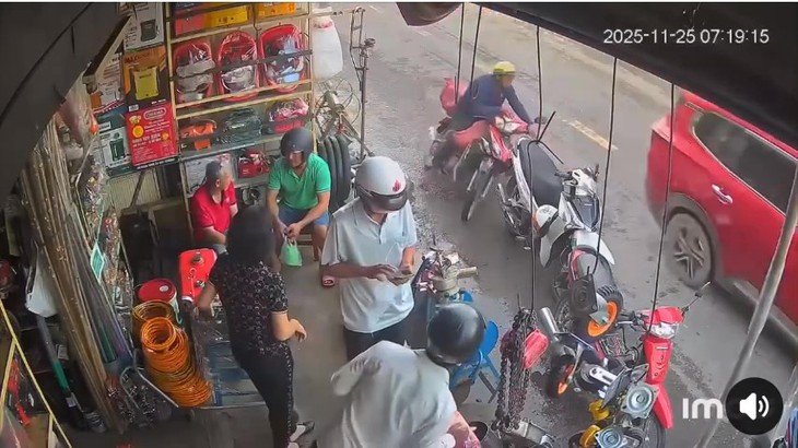 đạp ngã - Ảnh 1.