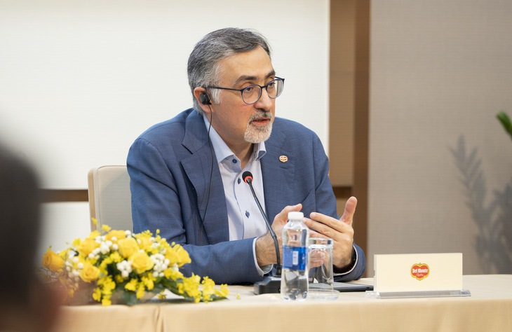 Sau chuối, tỉ phú Trần Bá Dương hướng tới trồng thơm giá 3,2 triệu/trái - Ảnh 2.