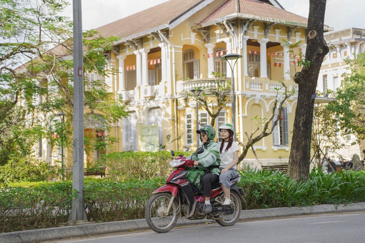 Chuyện nữ tài xế thích 'giúp mình, giúp các chị em' - Ảnh 3.