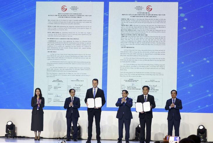 TP.HCM và WEF ký tuyên bố chung về sản xuất thông minh - Ảnh 1.