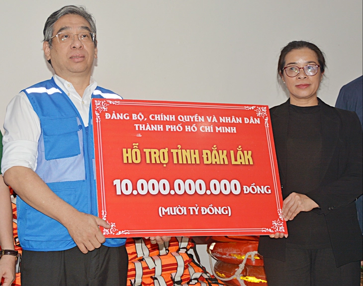 TP.HCM nỗ lực chia sẻ với vùng lũ Khánh Hòa - Ảnh 2.