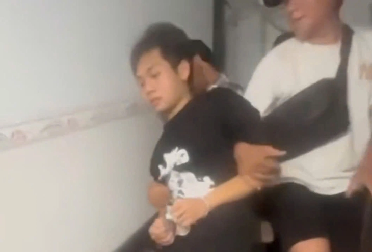 Bắt 2 nghi phạm cướp ở Family Mart, ngăn chặn thêm vụ cướp ở GS25 ở TP.HCM- Ảnh 1.