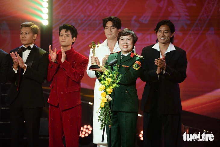 Mưa đỏ - Ảnh 3.