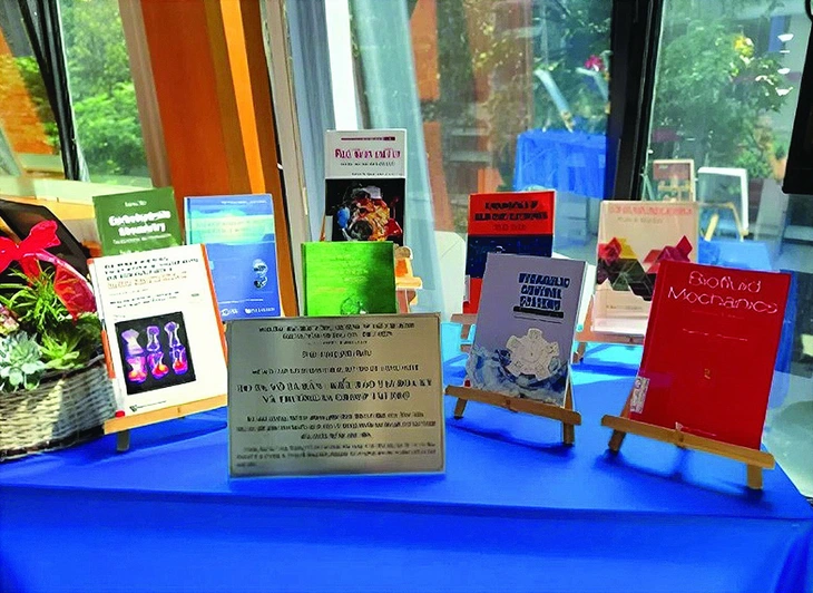 Giáo sư kinh tế  - Ảnh 2.