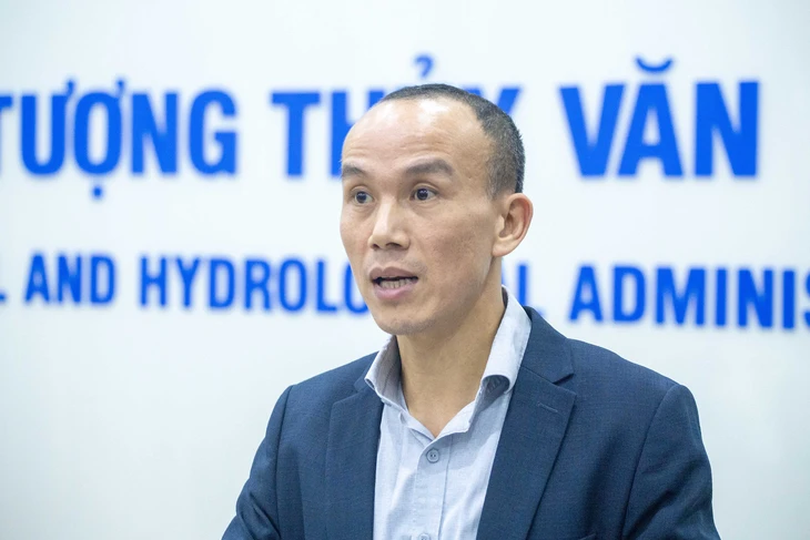 Bão số 15 mạnh lên cấp 10, giật cấp 12, dự báo hai kịch bản đường đi của bão - Ảnh 3.