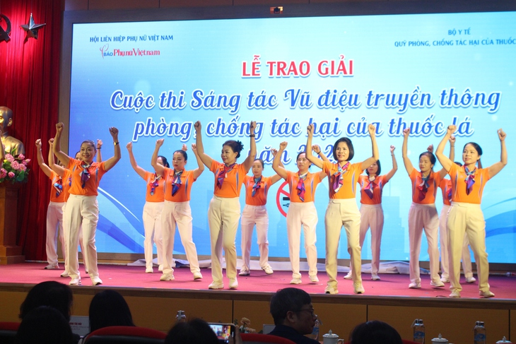 Việt Nam tụt hạng khoảng cảnh giới toàn cầu từ định kiến ‘phải có con trai’ - Ảnh 2.