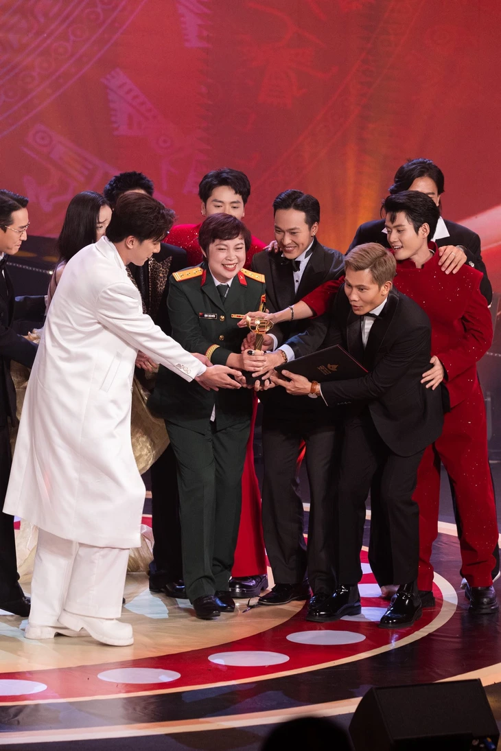 Mưa đỏ - Ảnh 2.