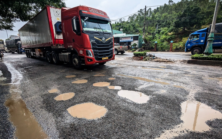 Công bố tình huống khẩn cấp về thiên tai với đường sắt qua miền Trung - Ảnh 2.