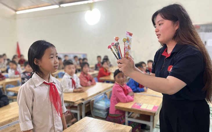 Sau giờ làm, Gen Z học thêm tiếng Anh, tiếng Trung ở nhà máy - Ảnh 5.