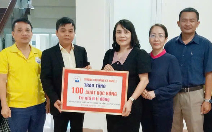 TP.HCM dự kiến còn 19 trường cao đẳng công lập và có 37 trường trung học nghề - Ảnh 3.