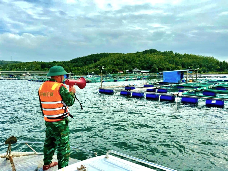 Đắk Lắk ra công điện khẩn ứng phó với bão số 15, sơ tán dân khỏi khu vực nguy hiểm - Ảnh 1.