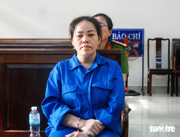 Người phụ nữ đầu độc chồng và 3 cháu ruột bằng xyanua tại Đồng Nai hầu tòa - Ảnh 1.