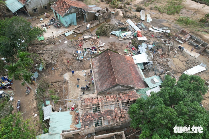 Lũ dữ sông Ba tràn về, Bãi Điều tan hoang - Ảnh 8.