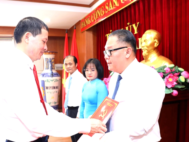 Bí thư Đồng Nai trao quyết định chỉ định 3 ủy viên Ban Thường vụ Tỉnh ủy - Ảnh 2.
