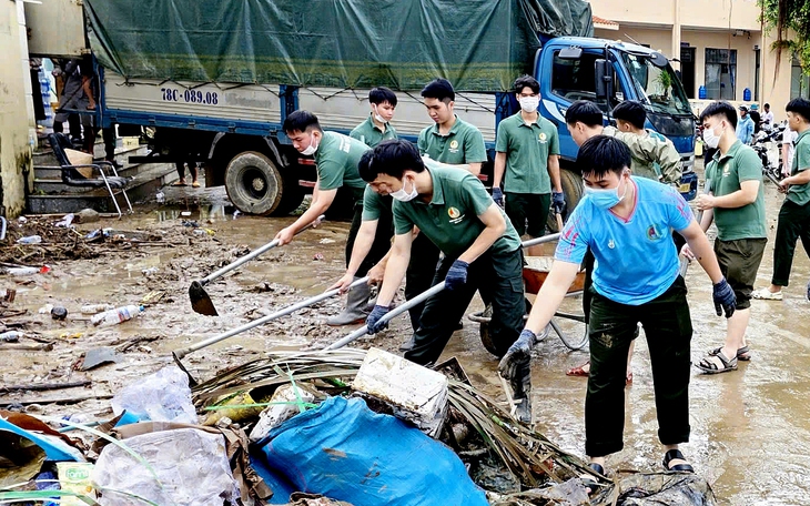 Đơn vị dự bị chiến đấu Trường Đại học An ninh huấn luyện bảo vệ Đại hội Đảng - Ảnh 4.