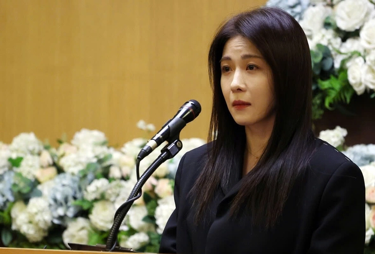 Jung Bo Seok, Ha Ji Won, Jung Il Woo... khóc đỏ mắt trong lễ tang 'ông nội quốc dân' Lee Soon Jae - Ảnh 1.