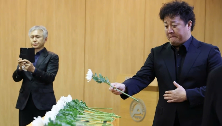 Jung Bo Seok, Ha Ji Won, Jung Il Woo... khóc đỏ mắt trong lễ tang 'ông nội quốc dân' Lee Soon Jae - Ảnh 6.