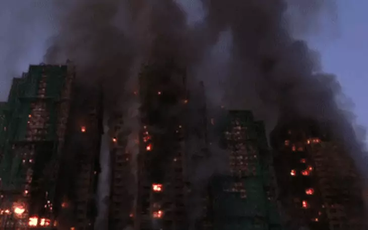 Vụ cháy thảm họa ở Hong Kong: Giàn giáo tre bị nghi là nguồn cơn lan lửa - Ảnh 2.