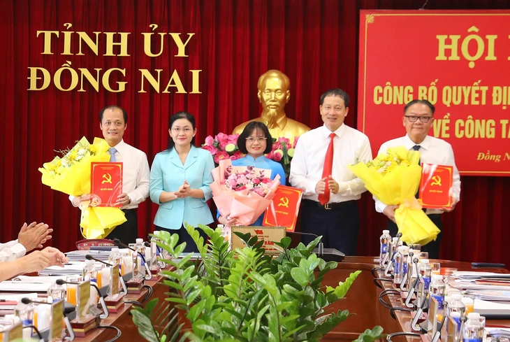 Bí thư Đồng Nai trao quyết định chỉ định 3 ủy viên Ban Thường vụ Tỉnh ủy - Ảnh 1.