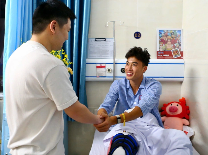 Văn Trường nghỉ 8 tháng, Chủ tịch CLB Hà Nội dặn dò kỹ - Ảnh 1.