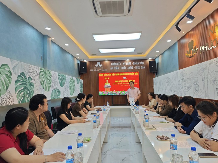 Bác sĩ Phạm Kim Thành được vinh danh Doanh nhân trẻ Việt Nam tiêu biểu 2025 - Ảnh 3.