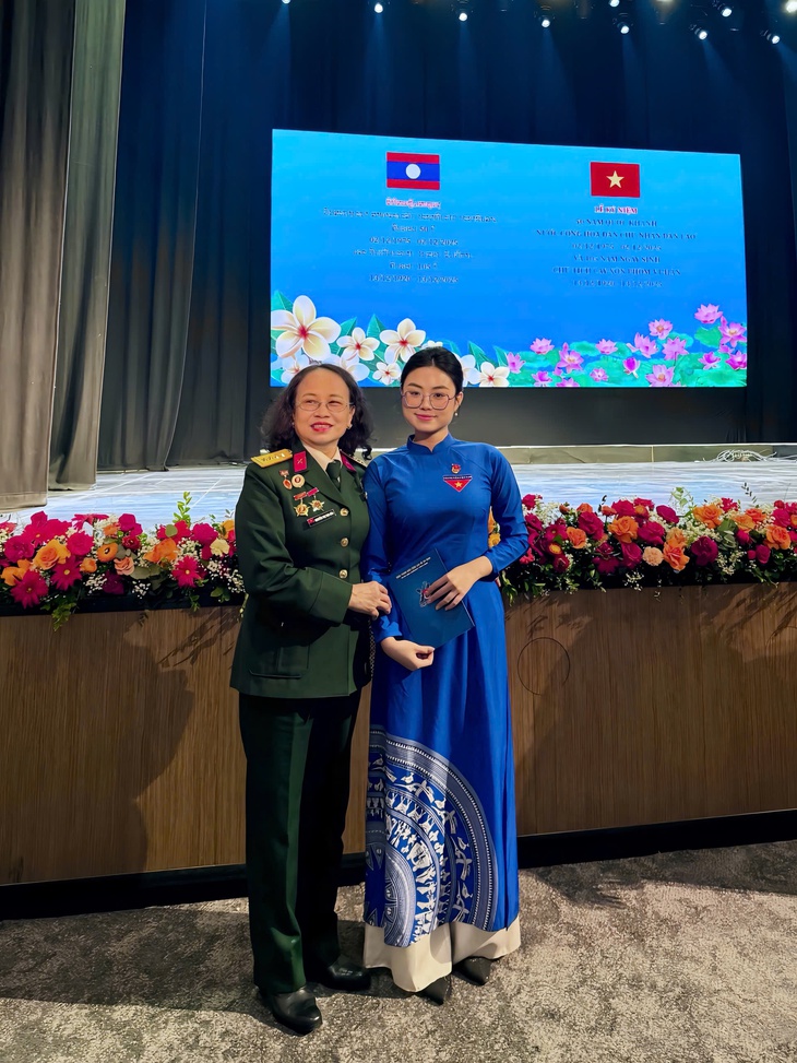 Nữ sinh Việt phát biểu tại Lễ kỷ niệm 50 năm Quốc khánh CHDCND Lào là ai? - Ảnh 3.