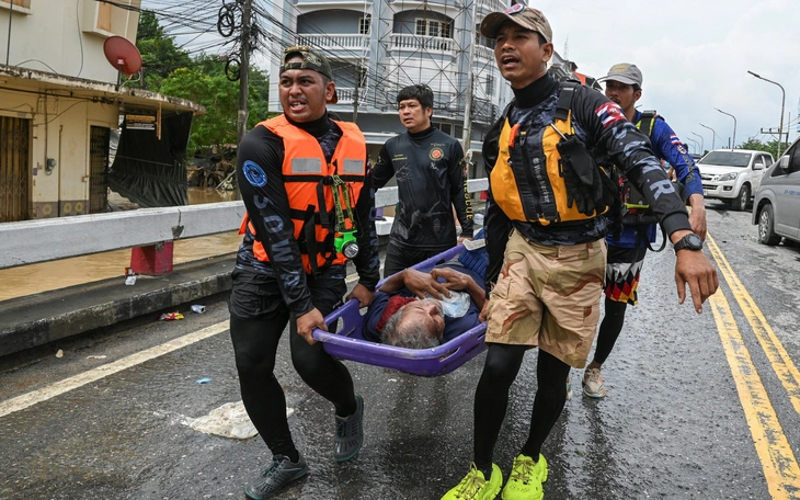 Lũ lụt, sạt lở ở Indonesia: 84 người chết, hàng chục người mất tích - Ảnh 2.