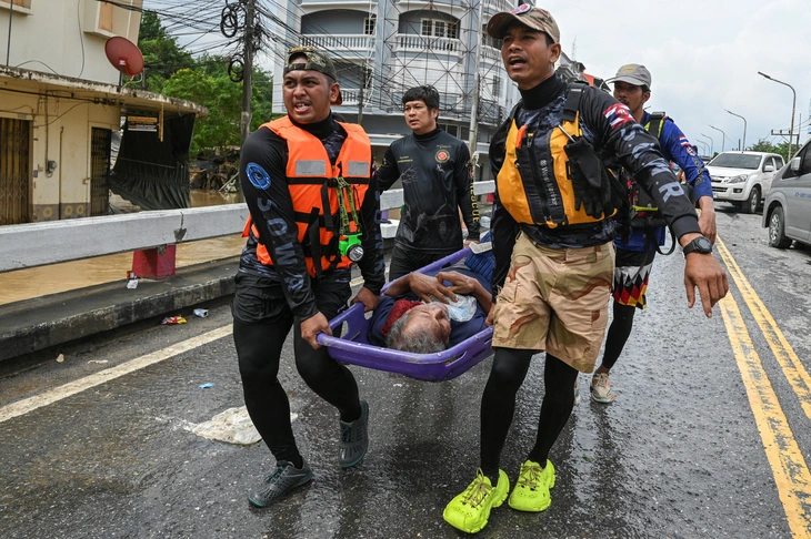 Tìm thấy hơn 100 thi thể sau đợt lũ lịch sử ở Hat Yai, Thái Lan - Ảnh 1.