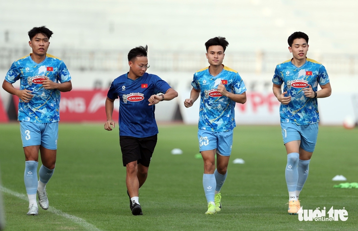 Viện binh của U22 Việt Nam phải tập riêng trước SEA Games - Ảnh 1.