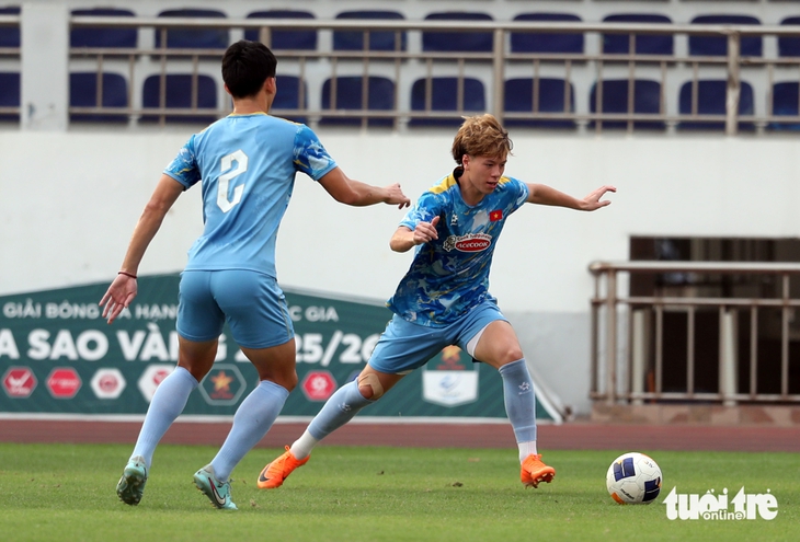 Viện binh của U22 Việt Nam phải tập riêng trước SEA Games - Ảnh 5.