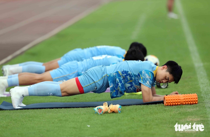 Viện binh của U22 Việt Nam phải tập riêng trước SEA Games - Ảnh 6.