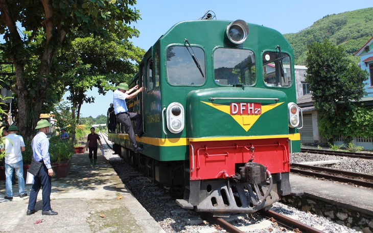 Tăng niên hạn sử dụng của đầu máy, toa xe đường sắt thêm 20 năm - Ảnh 1.