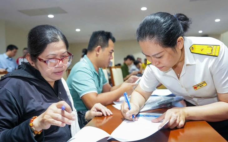 Ngưỡng doanh thu chịu thuế với hộ kinh doanh: Bao nhiêu là hợp lý? - Ảnh 2.