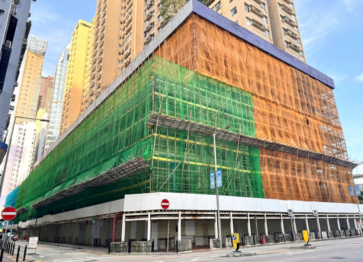 Hong Kong lên lộ trình thay hệ thống giàn giáo tre sau vụ cháy chung cư - Ảnh 1.