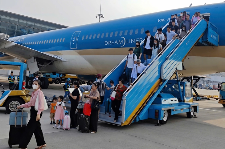 Vé máy bay tết - Ảnh 1.