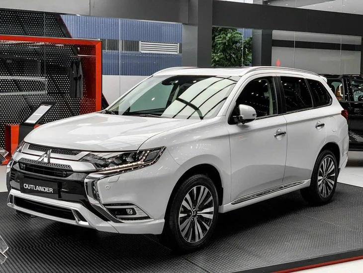 Mitsubishi Outlander dừng bán tại Việt Nam, mở đường cho Destinator, nhiều fan tiếc nuối- Ảnh 3. Mitsubishi Outlander - Ảnh 2.