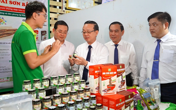 Phiên chợ nông sản trên bến Bình Đông - Ảnh 10.