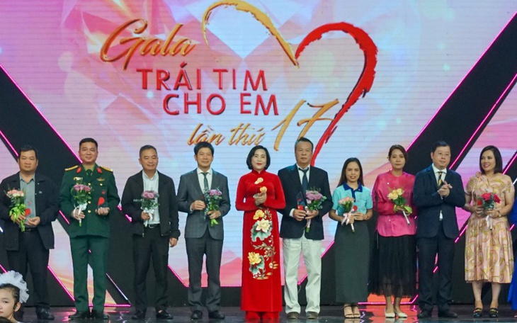 Trái tim cho em và hành trình hồi sinh của cô bé mồ côi - Ảnh 4.