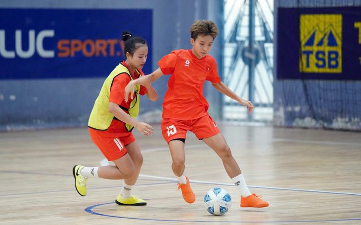 Thủ môn ghi bàn, tuyển futsal nữ Việt Nam hòa Trung Quốc - Ảnh 3.
