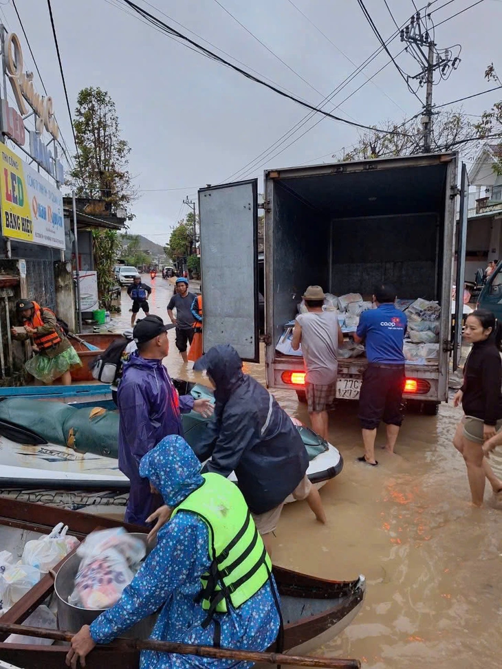 Ngăn đứt gãy nguồn cung, chặn sốt giá sau mưa lũ - Ảnh 2.