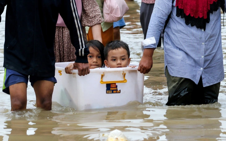 Thái Lan: Ngôi nhà duy nhất ở tỉnh Songkhla không bị ngập giữa lũ lụt, gia chủ tiết lộ bí quyết - Ảnh 4.